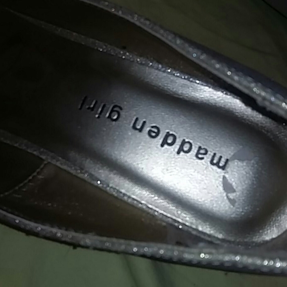 (3/$80) NWOT Golden Glitter Heels - Picture 3 of 5